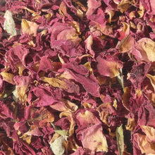 Getrocknete Rosenblütenblätter