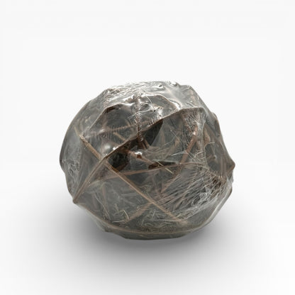 Weidenkugel mit Wiesenheu